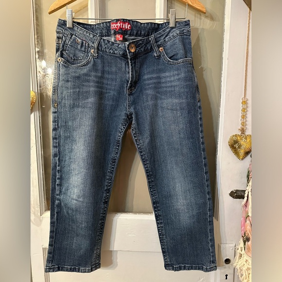 Free Style Revolution women’s junior size Cropped/Capri Jeans - Picture 1 of 9